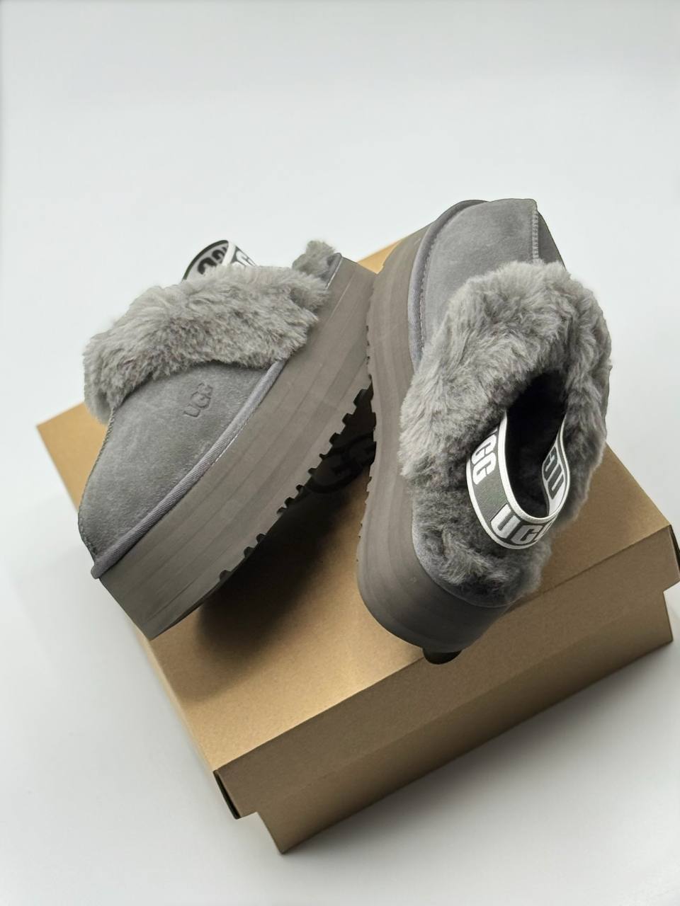 UGG Funkette Platform Slippers  | Gris |