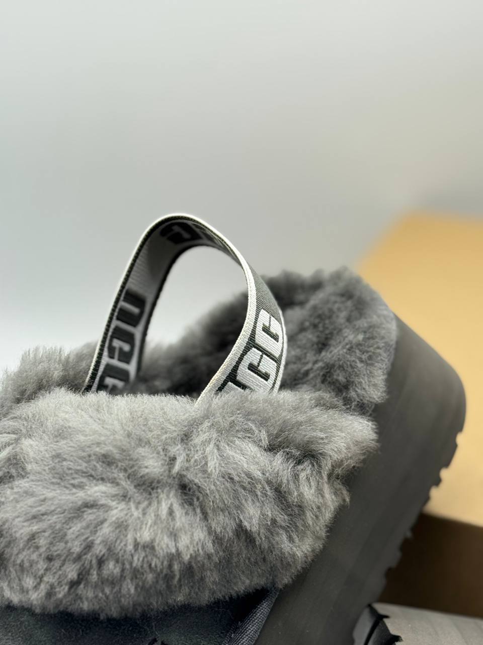 UGG Funkette Platform Slippers  | Gris |