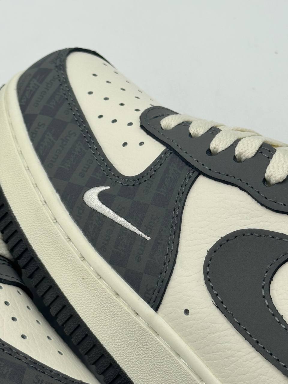 Nike Air Force 1 x Stussy  | Blanco-Gris |