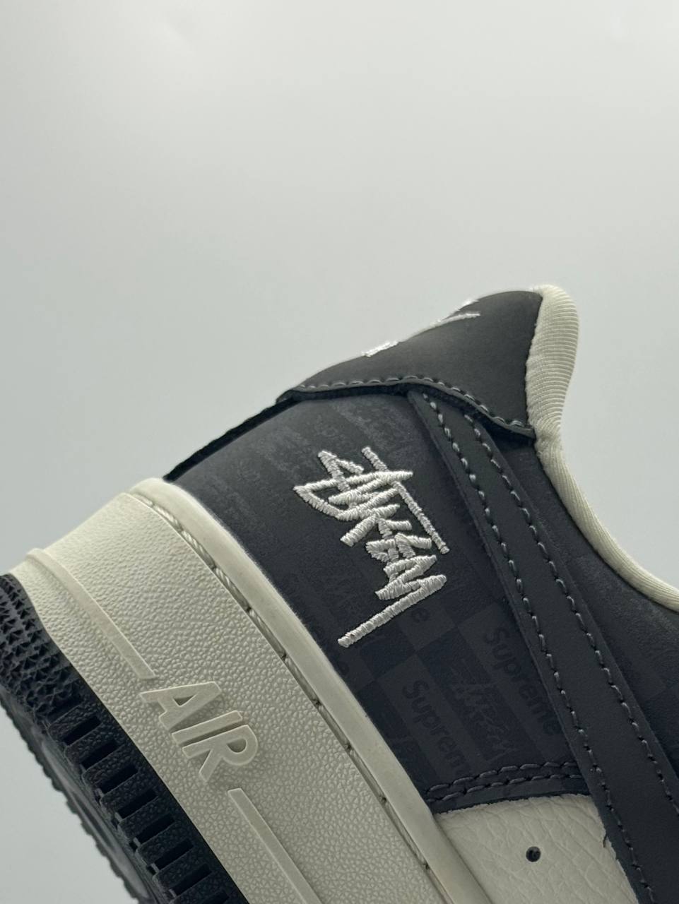 Nike Air Force 1 x Stussy  | Blanco-Gris |