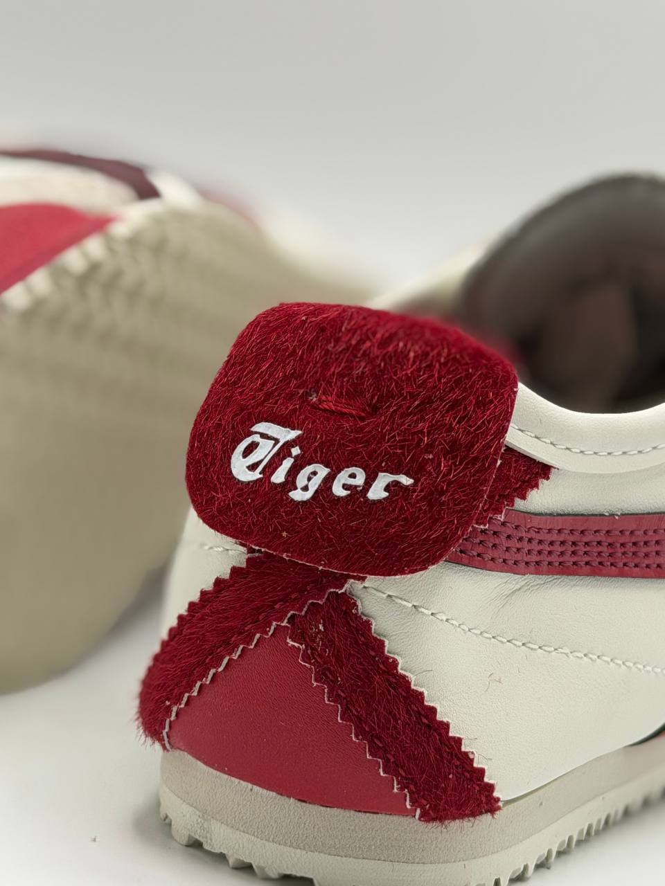 Tiger Otnisuka Mexico 66 “Year of the Horse”  | Blanco-Rojo |