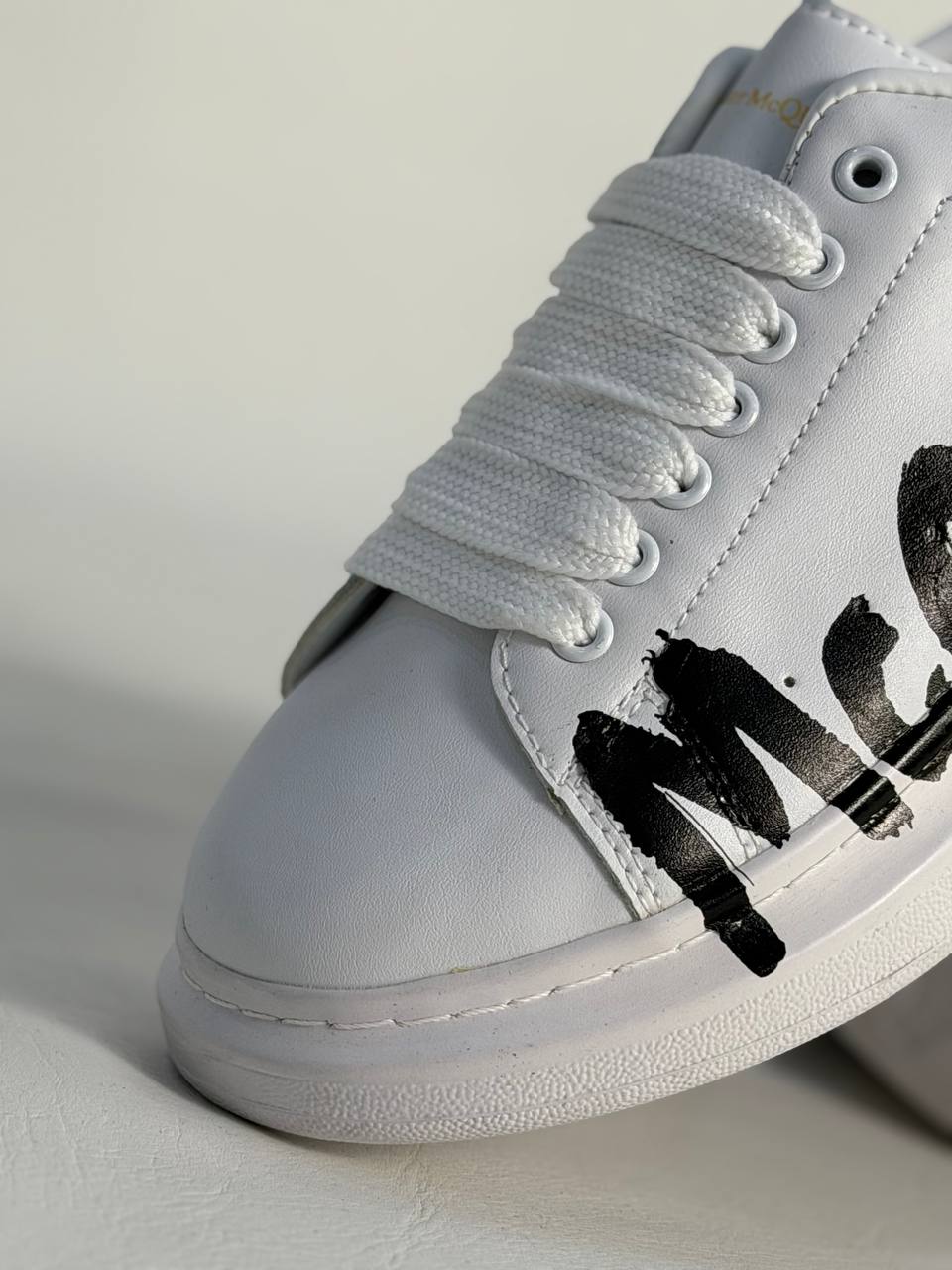 Alexander Mcqueen Graffiti  | Blanco-Negro |