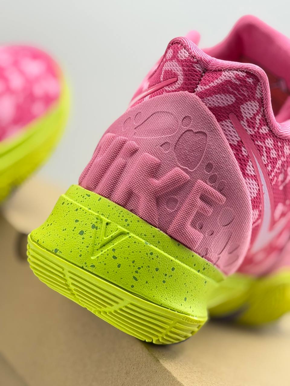 Nike Kyrie 5 "Patrick Star"  | Rosa |