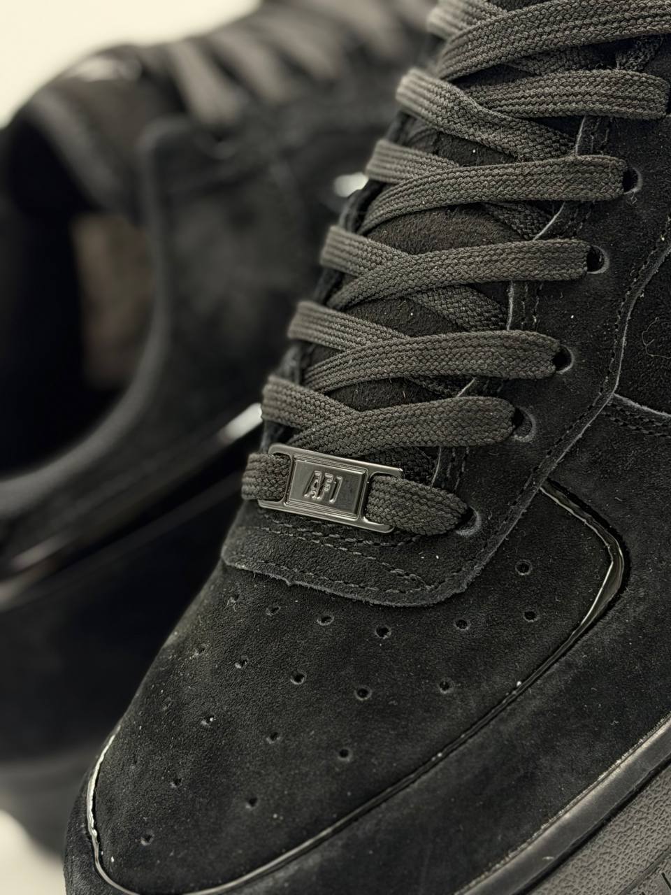 Nike Air Force 1 '07 LV8  | Negro |