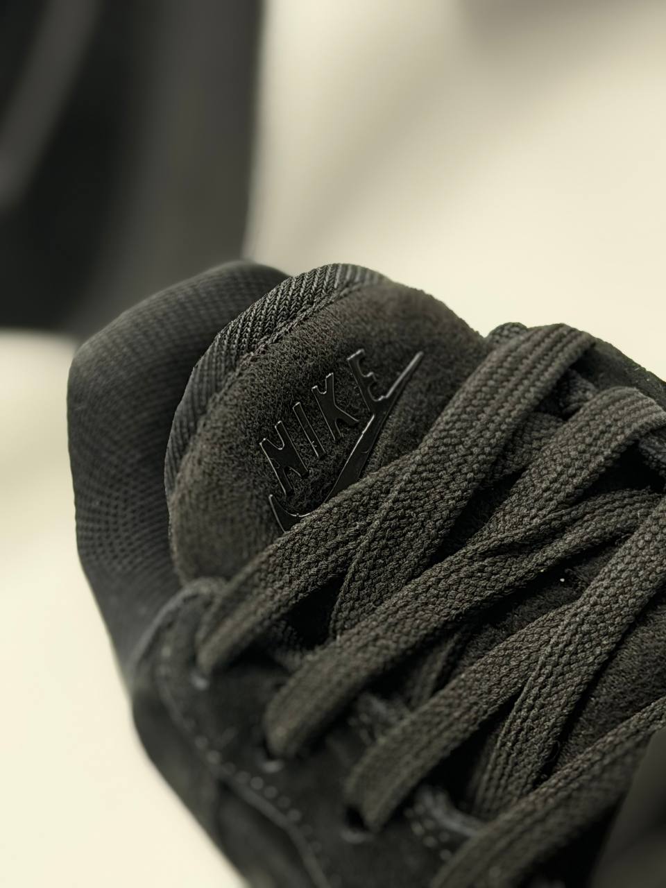 Nike Air Force 1 '07 LV8  | Negro |