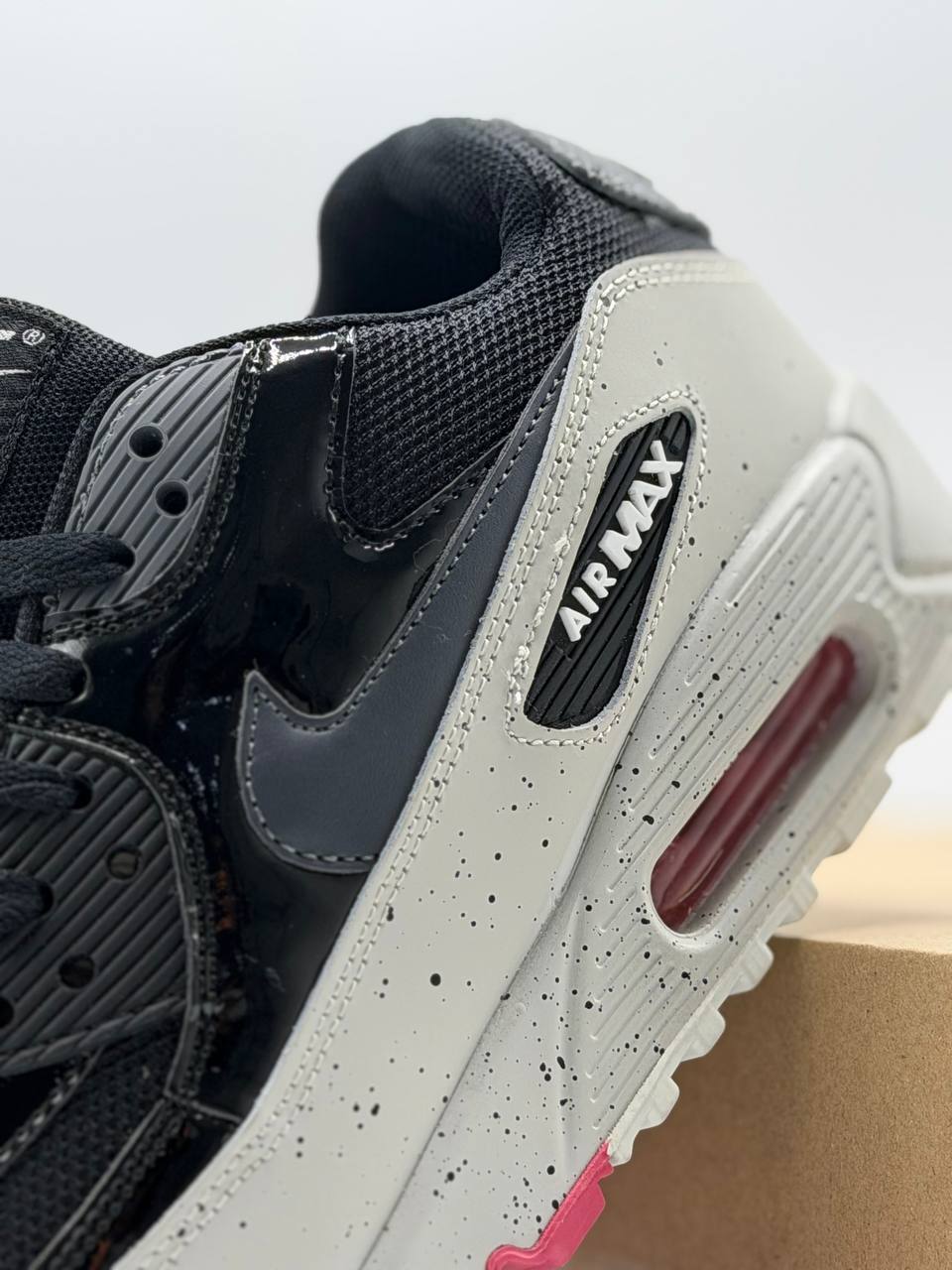 Nike Air Max 90 – Anthracite  | Blanco-Negro-Rojo