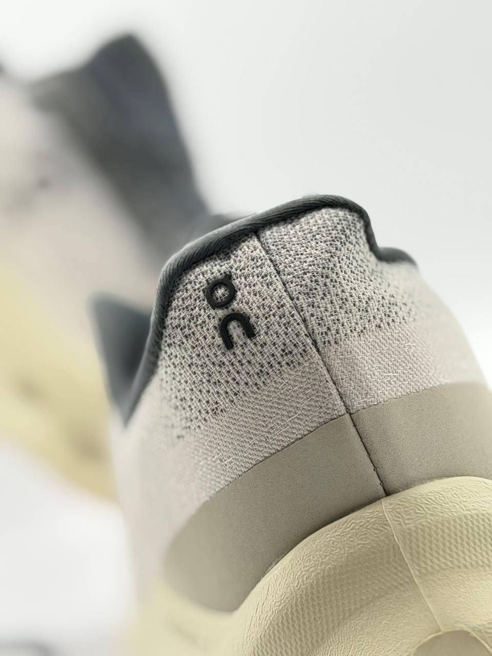 On Running Cloudtilt "Rock Sand"  | Beige-Gris