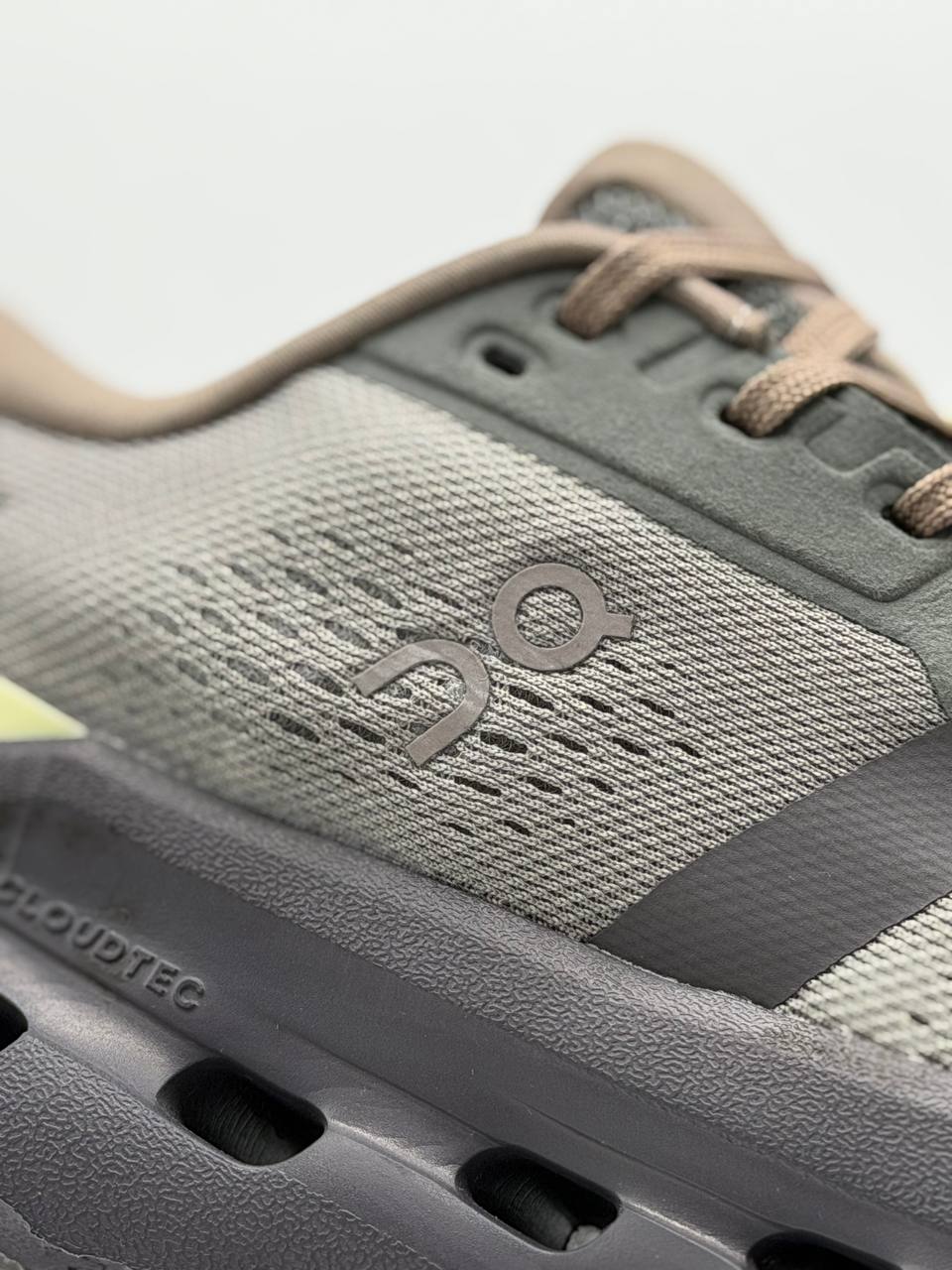 On Running Cloudsurfer | Gris