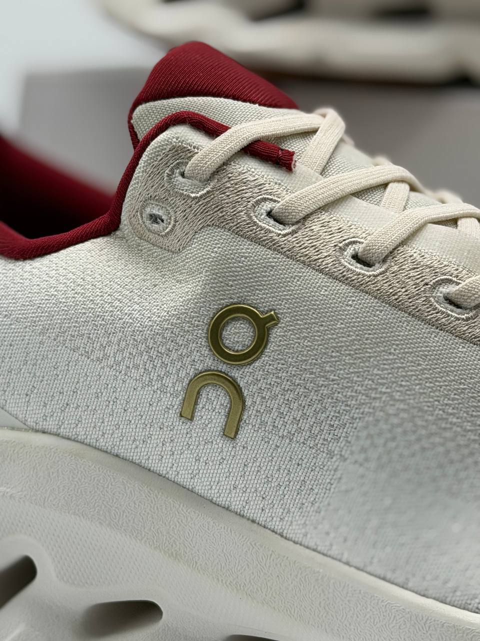 On Cloud Tilt | Beige-Rojo