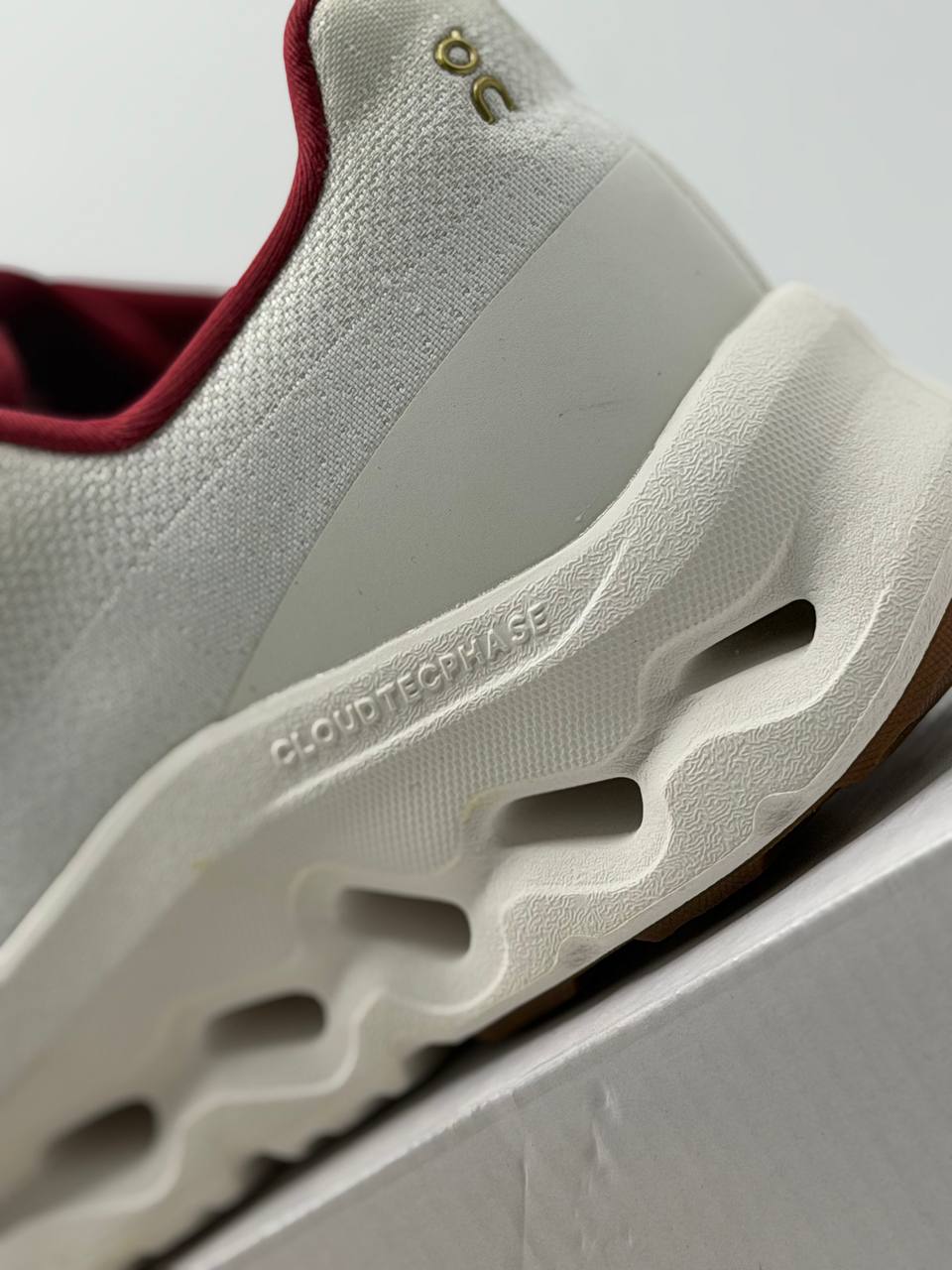 On Cloud Tilt | Beige-Rojo