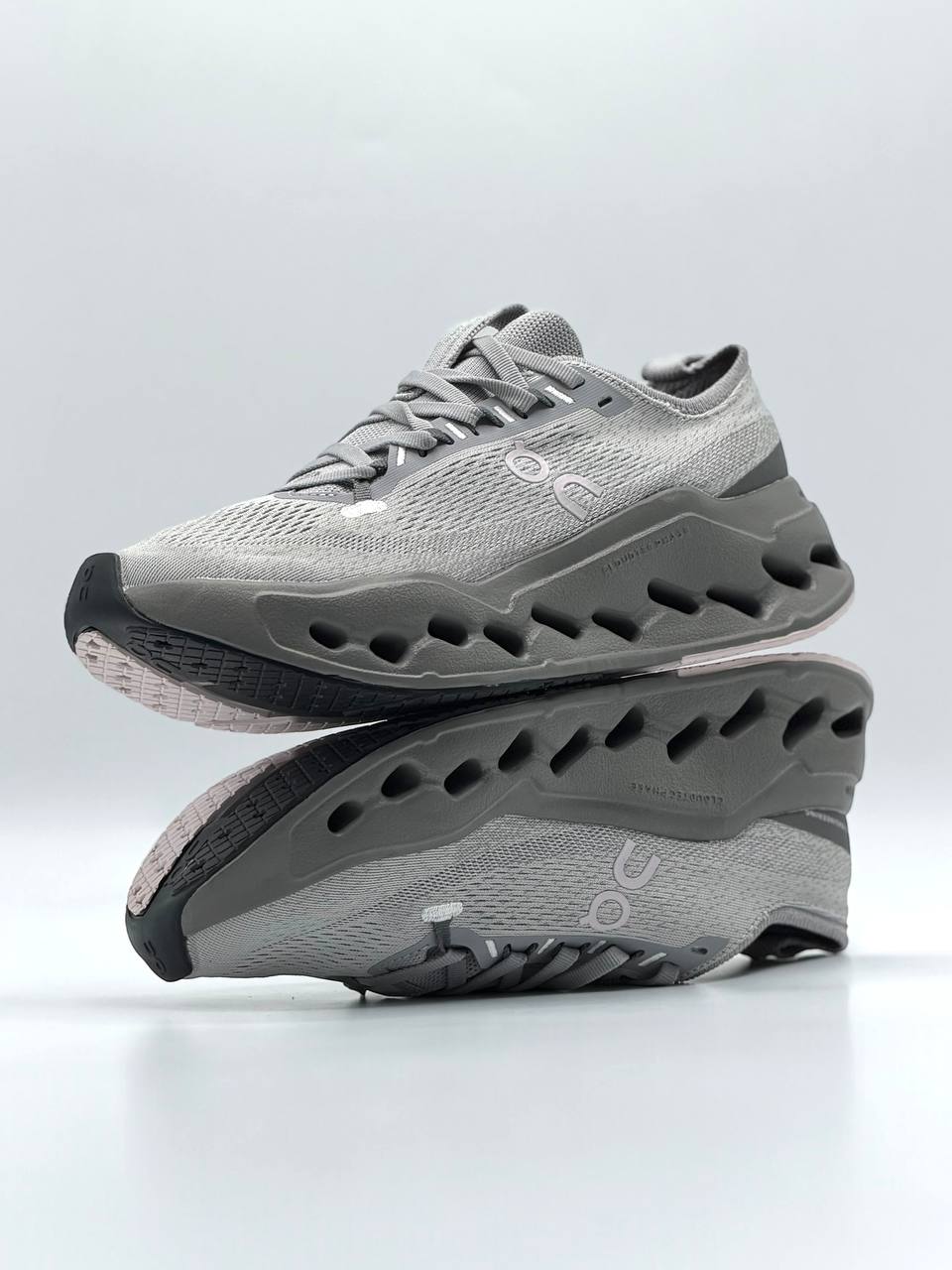 On Cloudsurfer Max | Gris