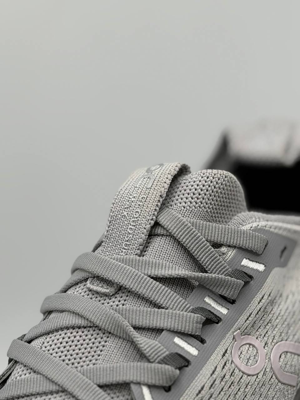 On Cloudsurfer Max | Gris