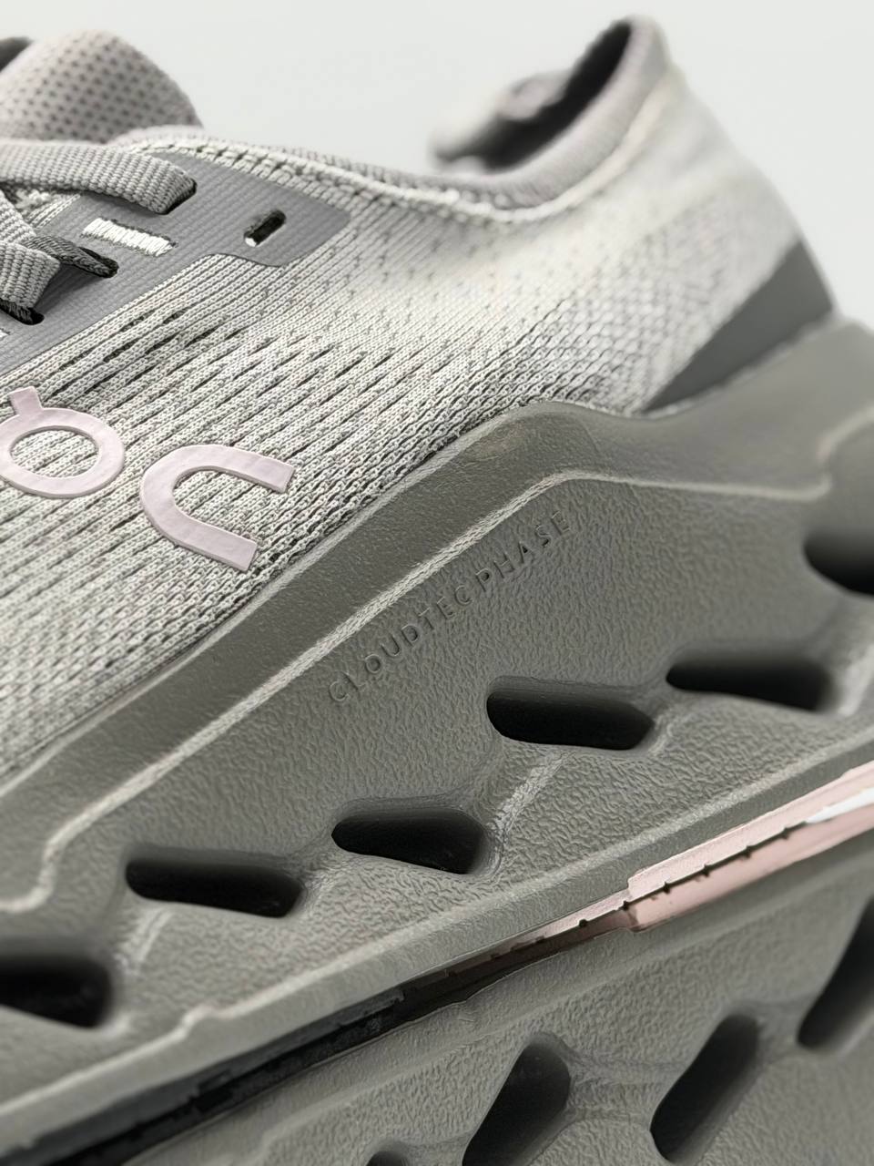 On Cloudsurfer Max | Gris