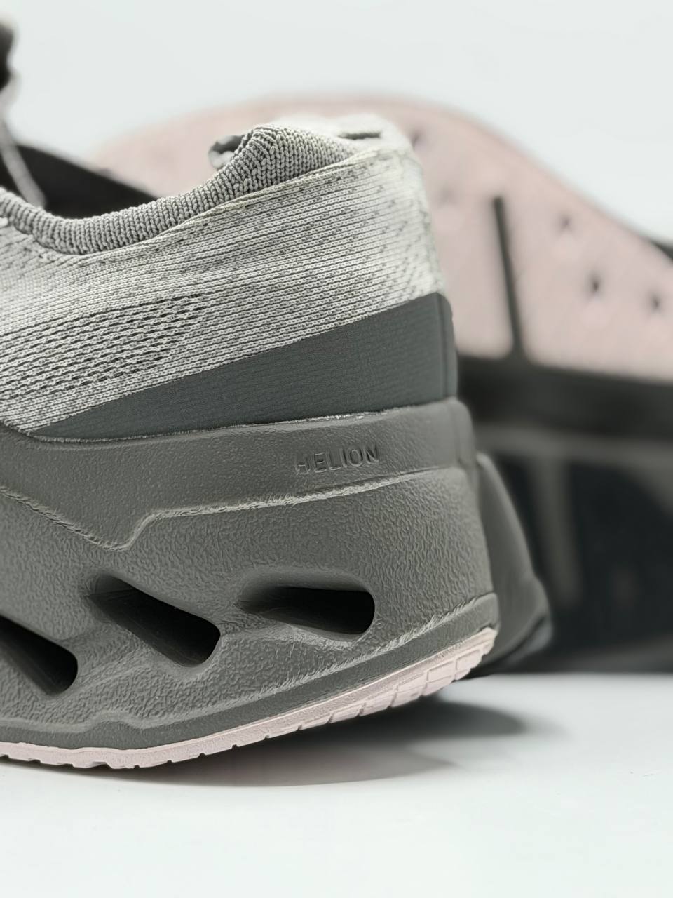 On Cloudsurfer Max | Gris