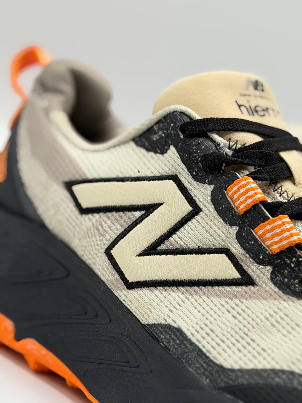 New Balance Hierro | Beige-Negro-Naranja