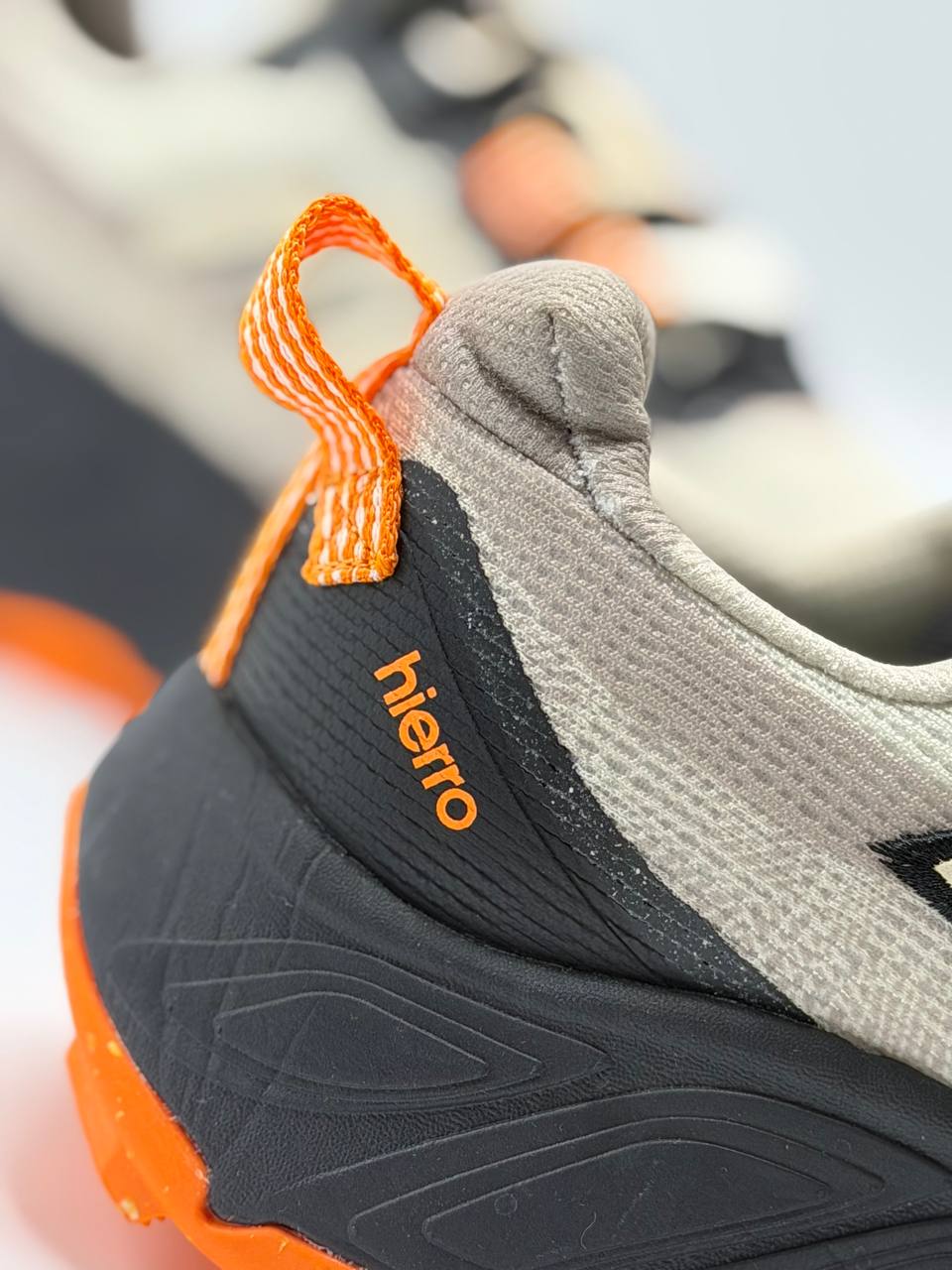 New Balance Hierro | Beige-Negro-Naranja