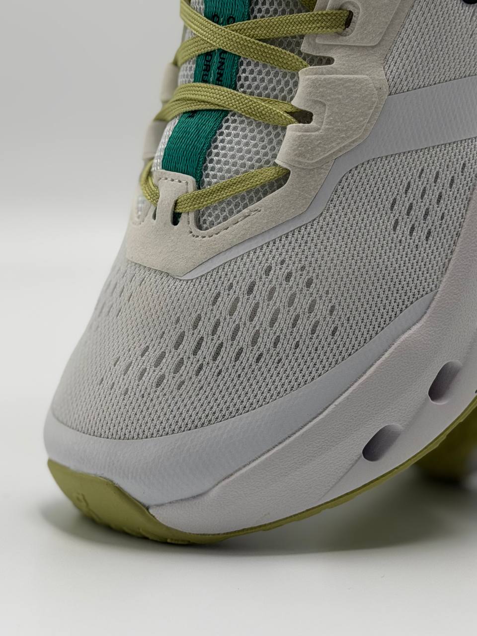 On Cloudrunner 3 | Blanco-Verde