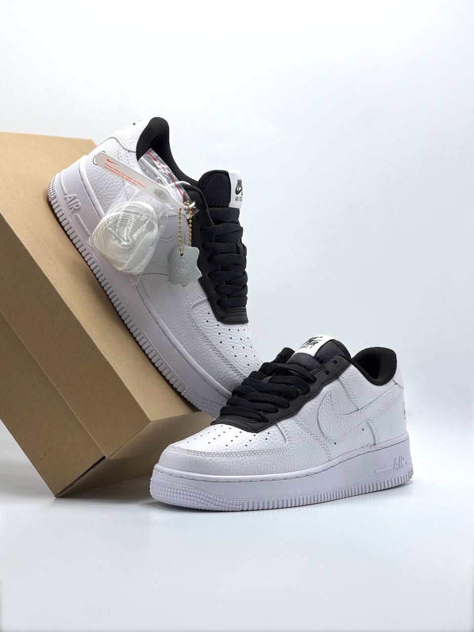 Nike Air Force One x Fragment | Blanco-Negro