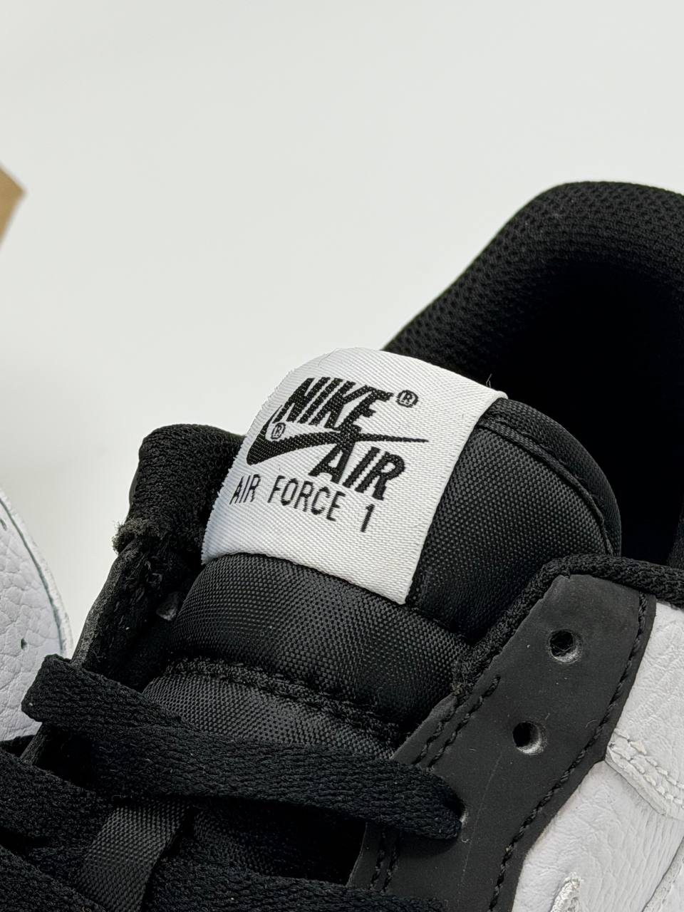 Nike Air Force One x Fragment | Blanco-Negro