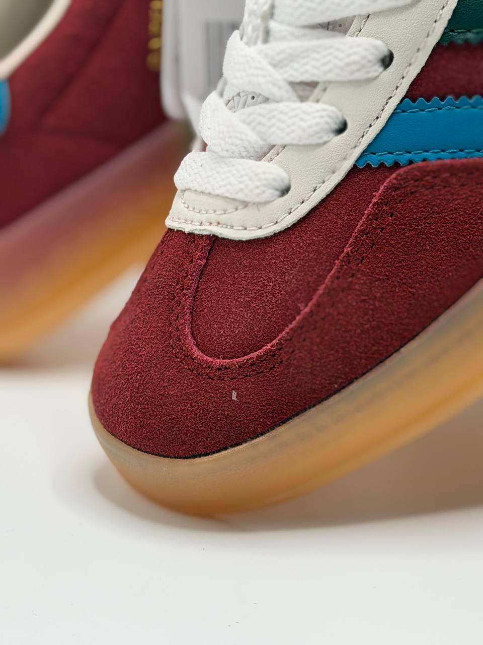 Adidas Gazelle Indoor "Collegiate Burgundy" | Rojo-Azul-Blanco