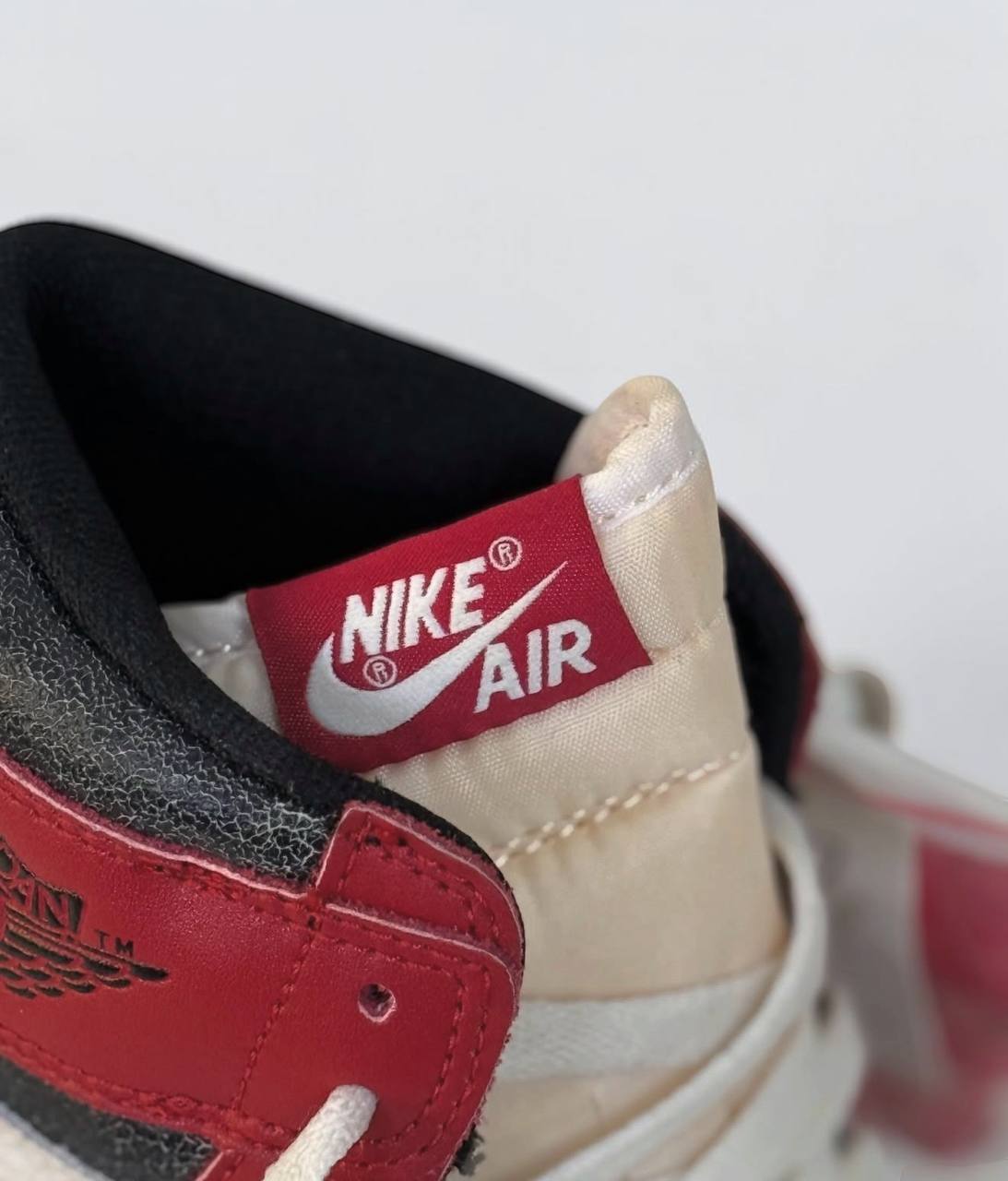 Nike Air Jordan 1 Retro High OG "Chicago Lost and Found" | Blanco-Negro-Rojo