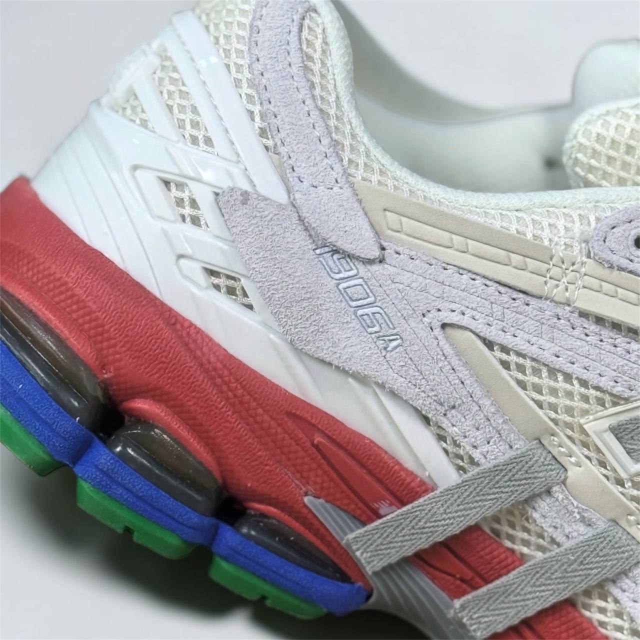 New Balance 1906A "Sea Salt Astro Dust" | Blanco-Rojo