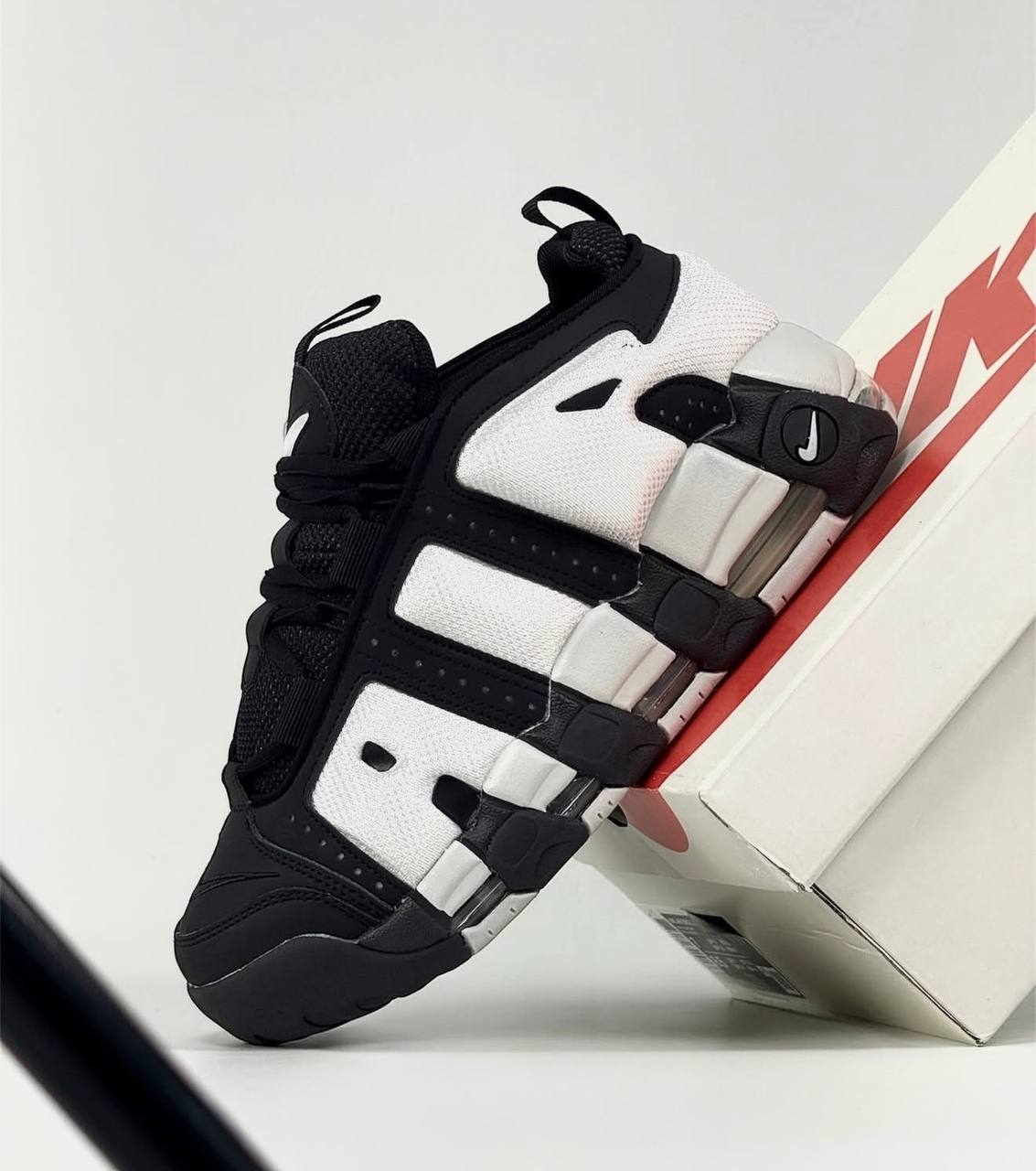 Nike Air More Uptempo Low | Negro-Blanco