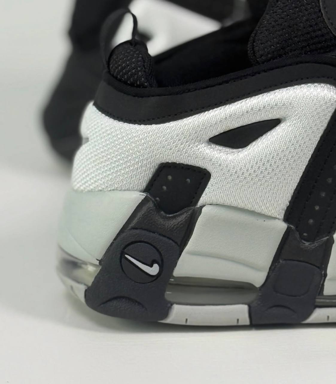 Nike Air More Uptempo Low | Negro-Blanco