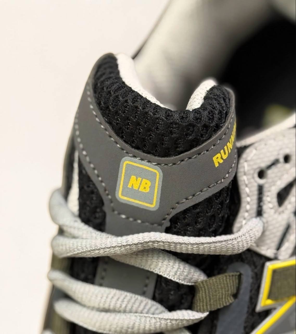 New Balance 1906U Utility "Castlerock Ginger Lemon" | Negro-Amarillo