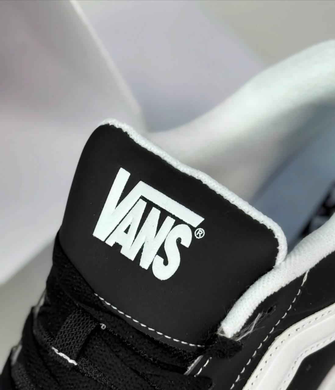 Vans Hylane | Negro-Blanco