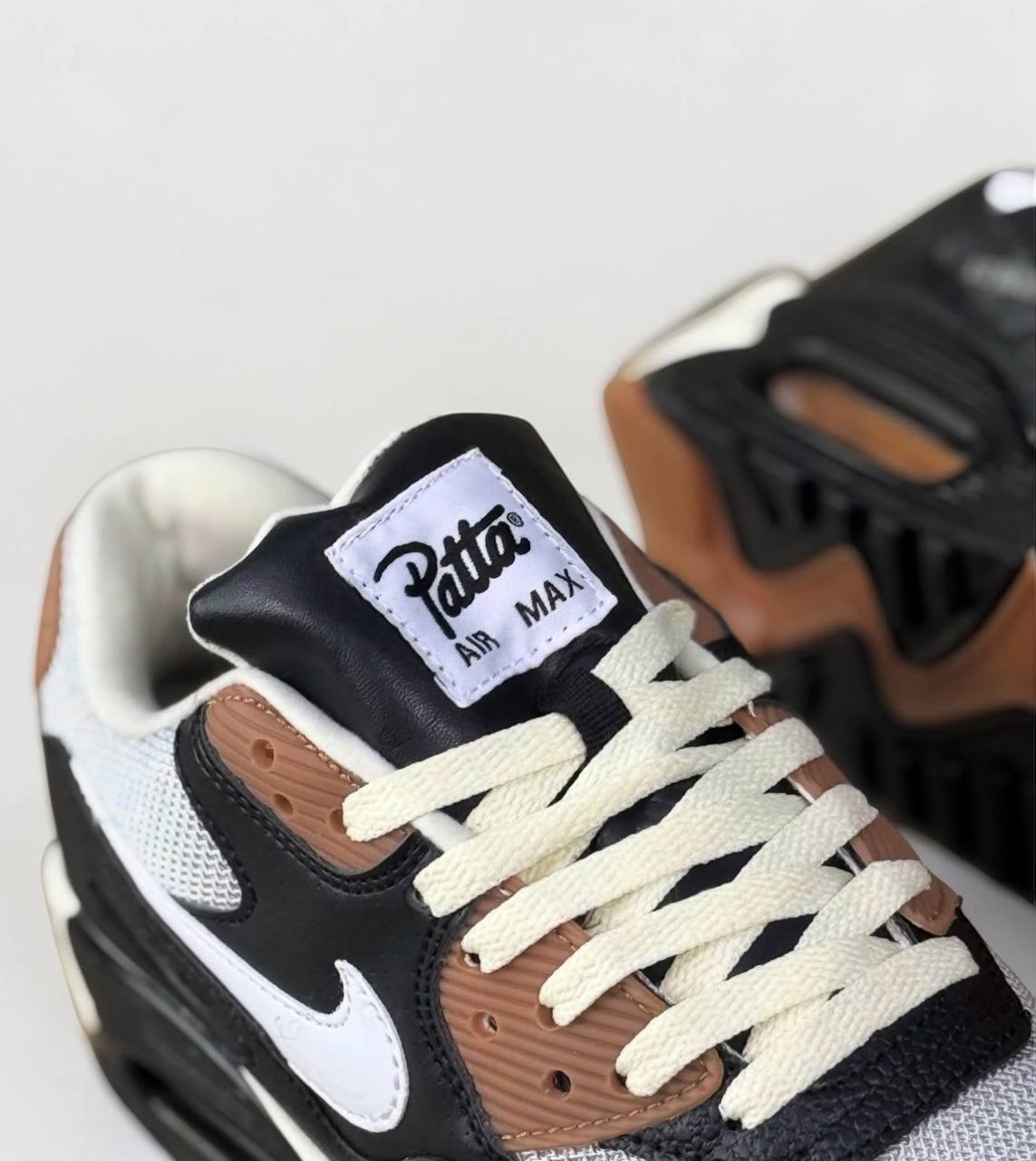 Nike Air Max 90 SP Waves x Patta "Black/Particle Grey" | Negro-Gris-Marron