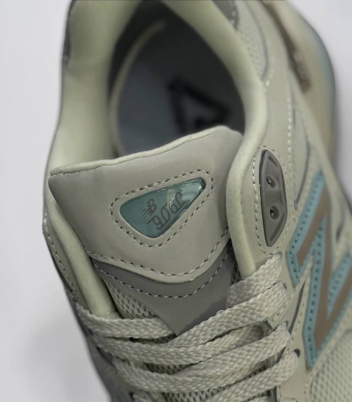 New Balance 9060 | Beige