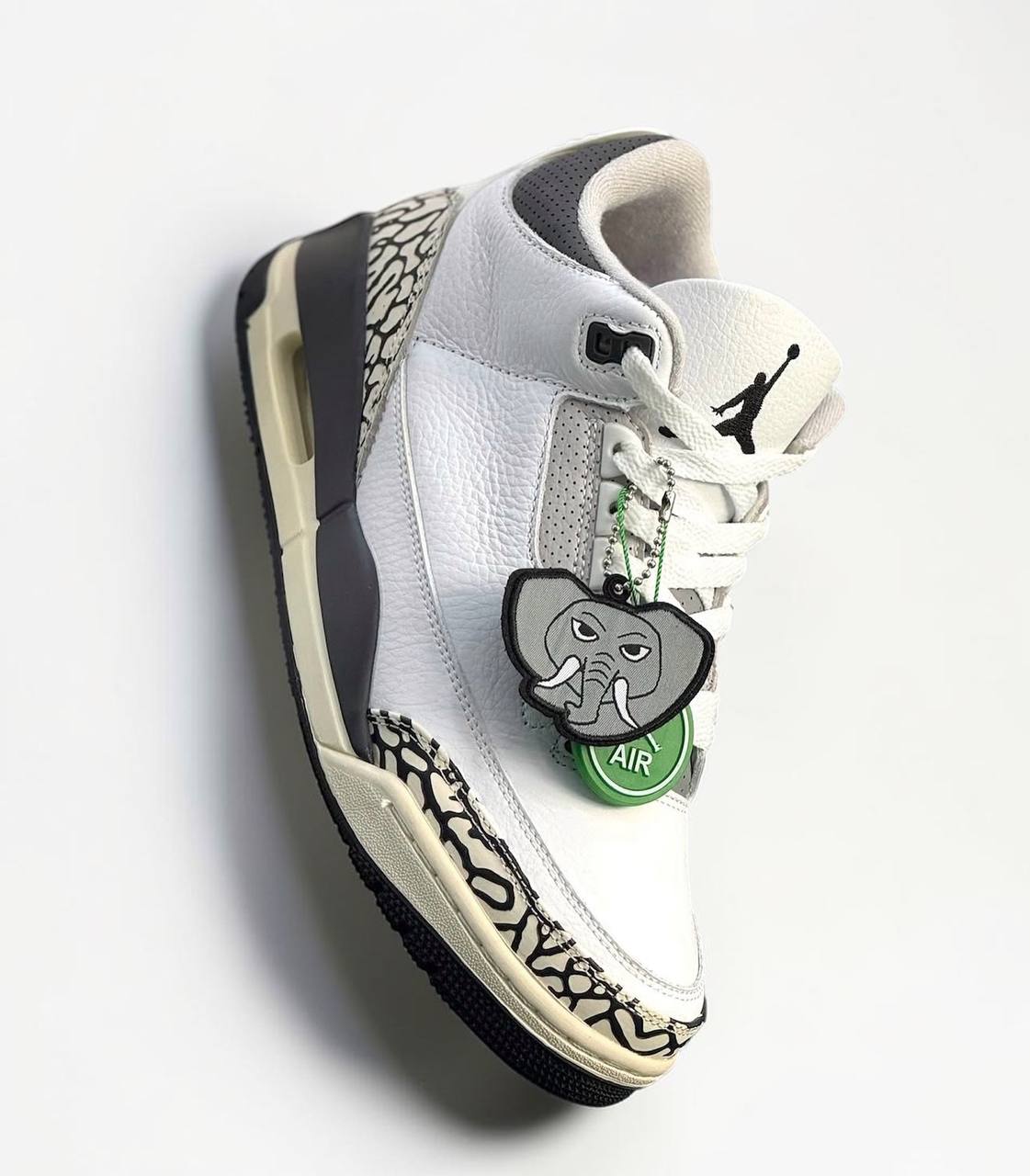 Nike Air Jordan 3 Retro "Hide & Sneak" | Blanco-Gris
