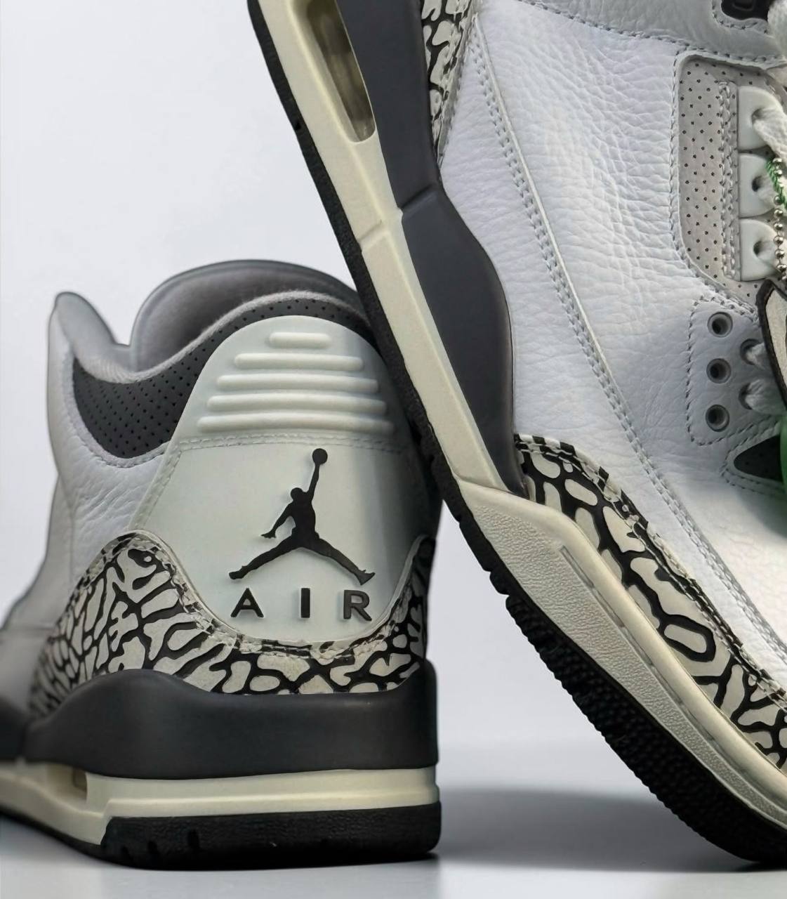 Nike Air Jordan 3 Retro "Hide & Sneak" | Blanco-Gris