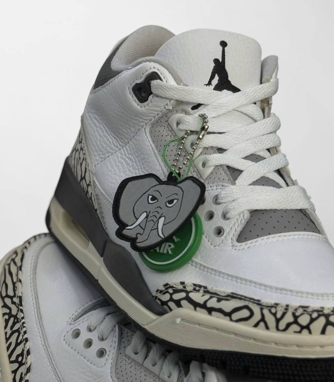 Nike Air Jordan 3 Retro "Hide & Sneak" | Blanco-Gris