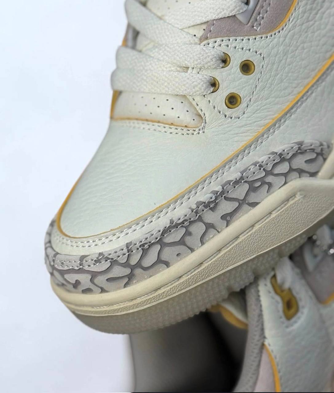 Air Jordan 3 Retro SP x J Balvin "Medellín Sunset" | Beige