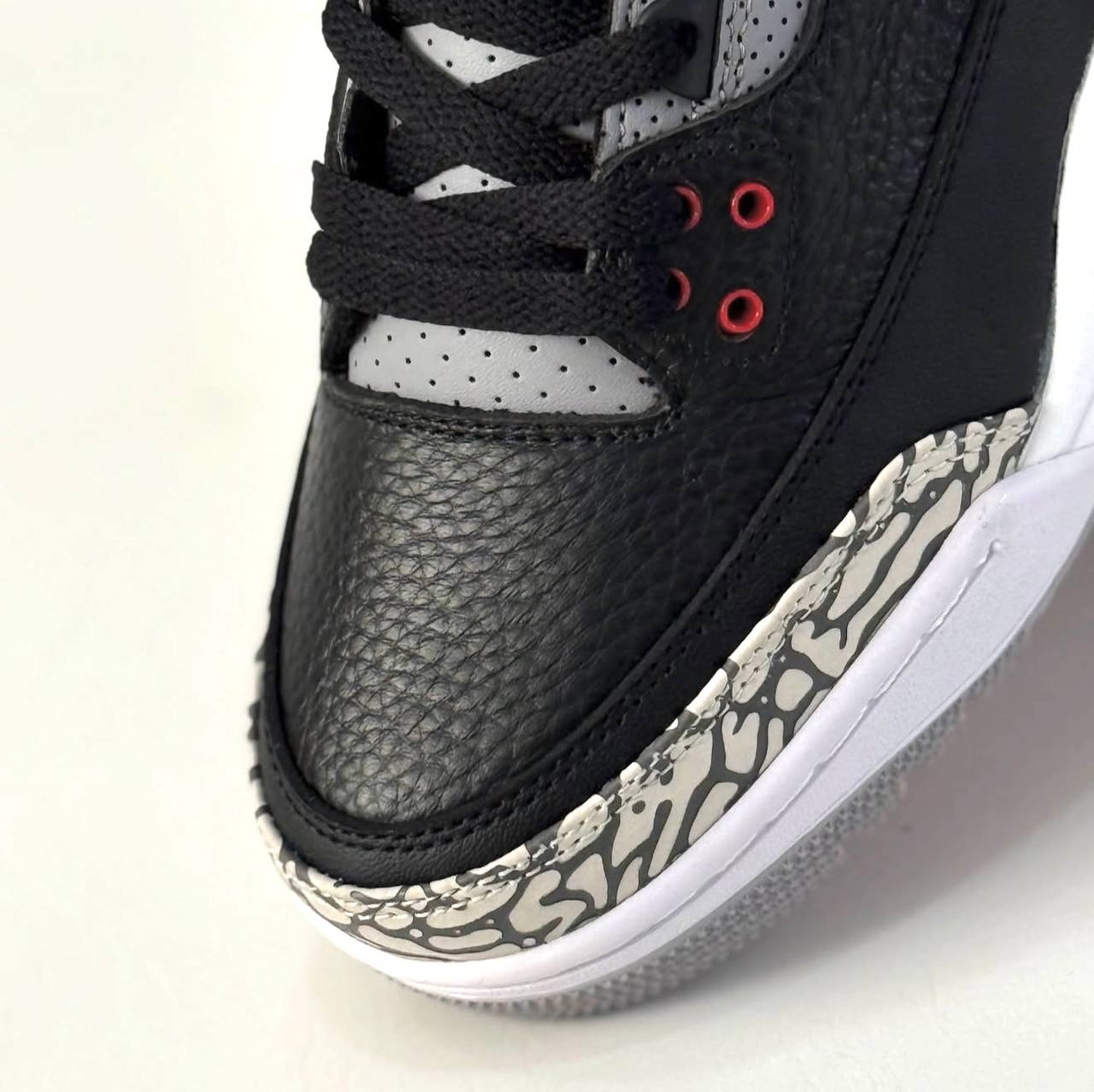 Air Jordan 3 Retro "Black Cement" | Negro-Rojo