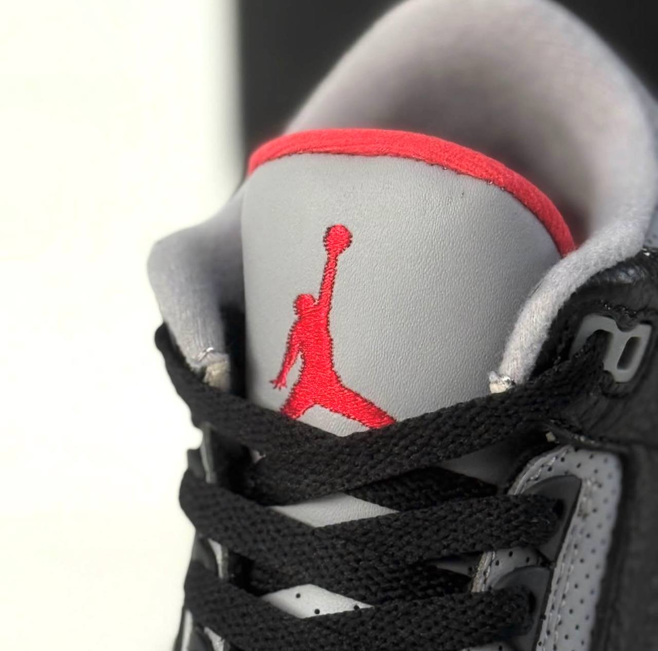 Air Jordan 3 Retro "Black Cement" | Negro-Rojo