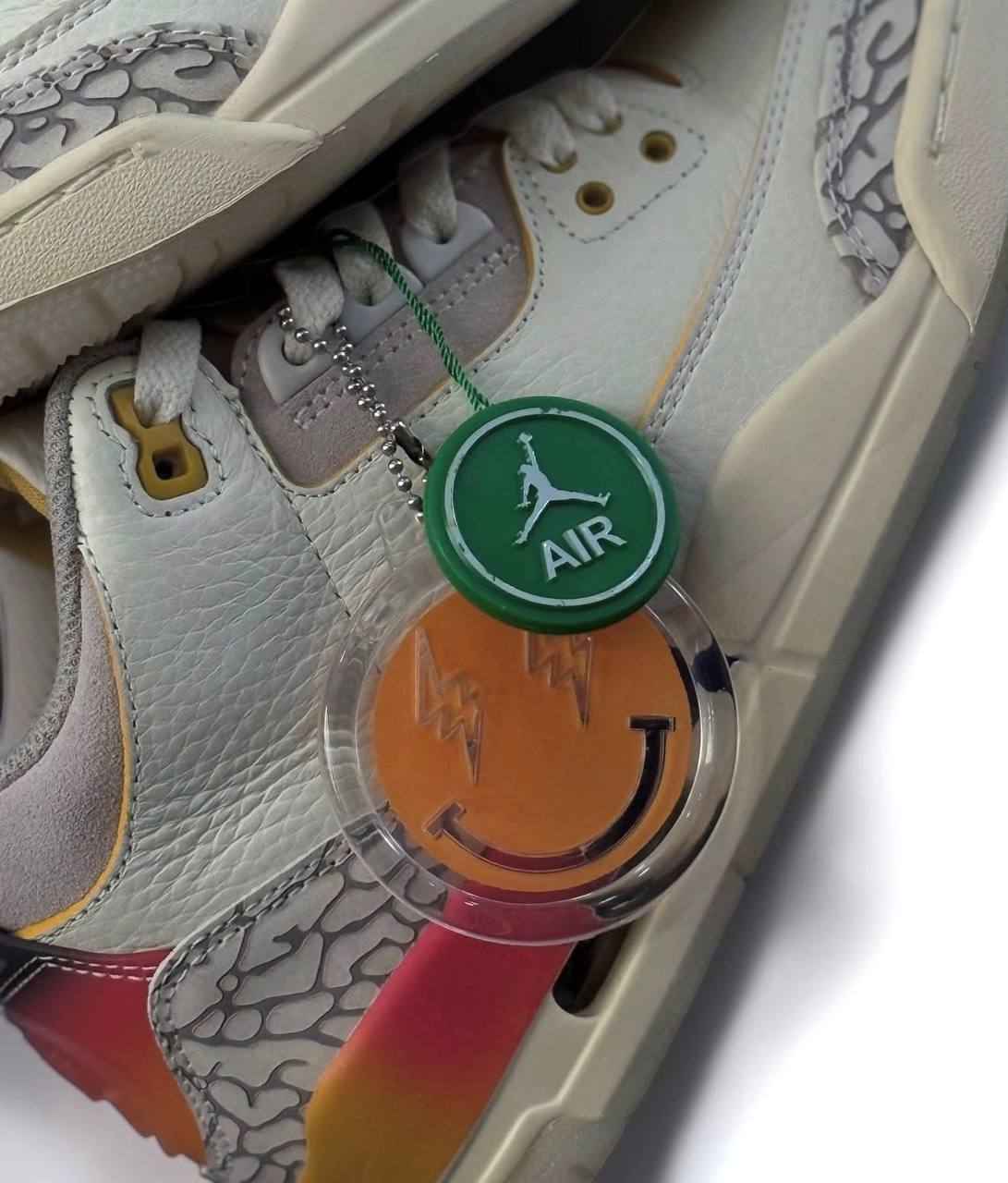 Air Jordan 3 Retro SP x J Balvin "Medellín Sunset" | Beige