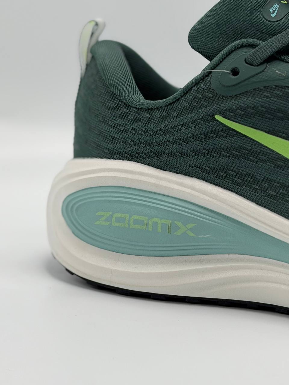 Nike Vomero Plus | Verde