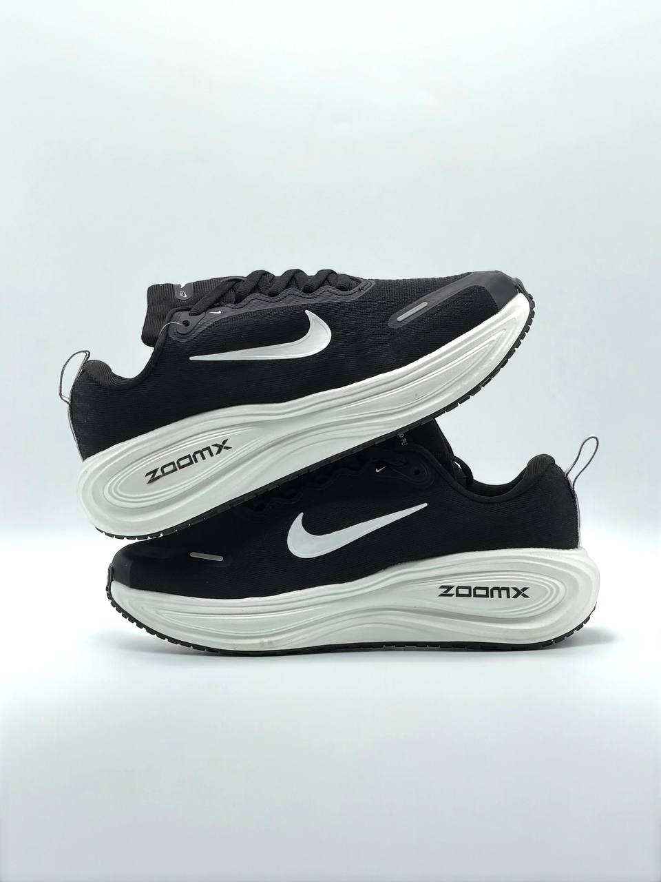 Nike Vomero Plus | Negro-Blanco