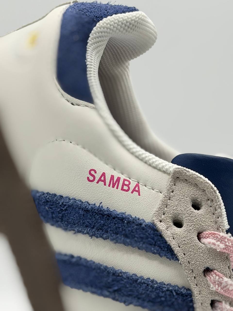 Adidas Originals x Disney Samba OG "Cheshire Cat" | Blanco-Azul