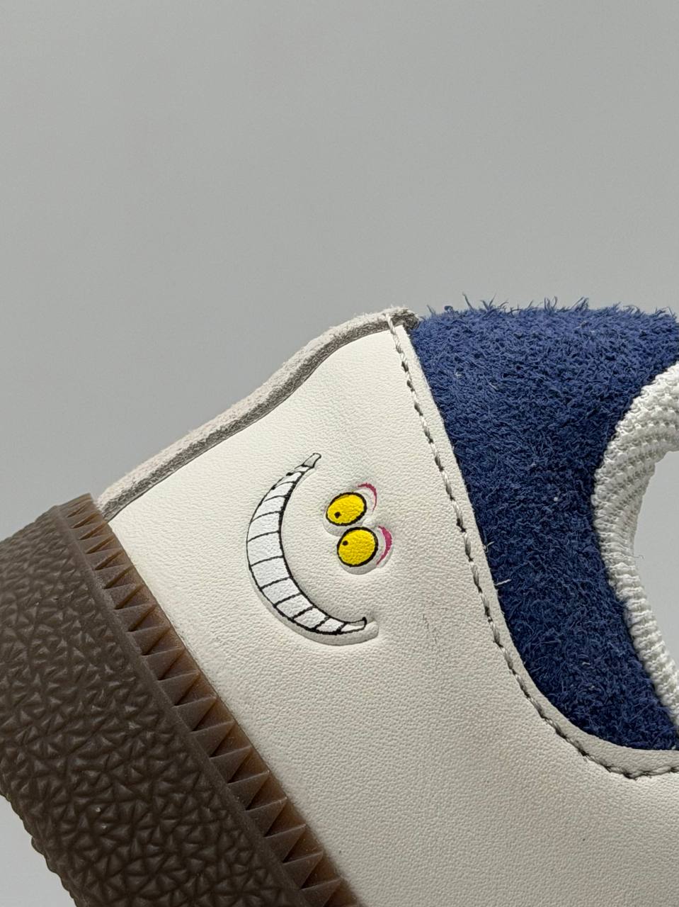Adidas Originals x Disney Samba OG "Cheshire Cat" | Blanco-Azul