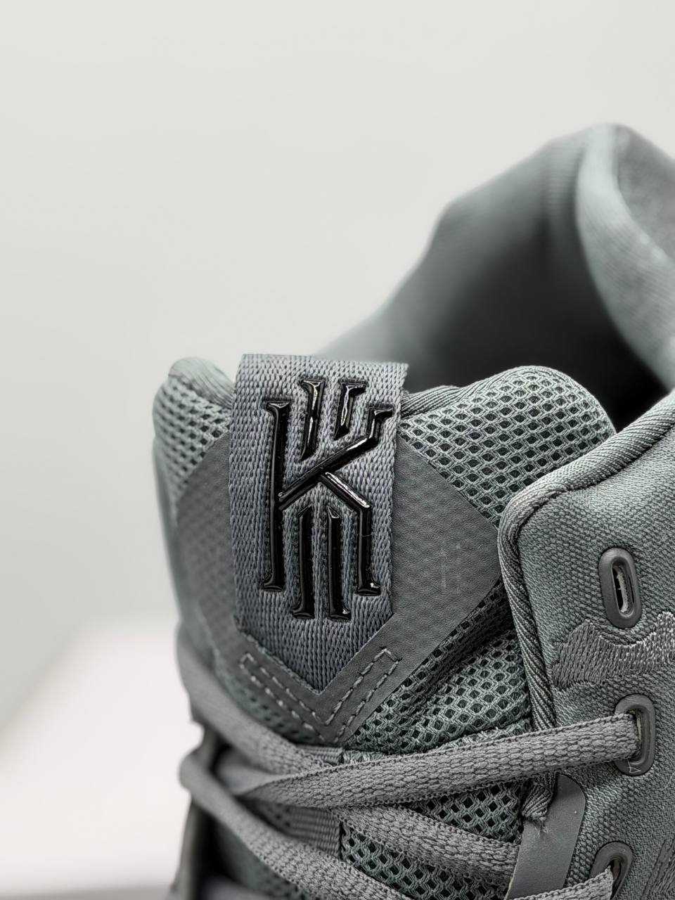 Nike Kyrie 3 “Tokyo” | Gris-Negro