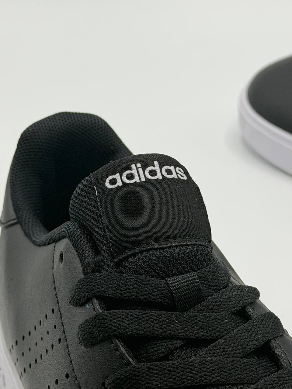 Adidas Advantage Base 2.0 | Negro-blanco