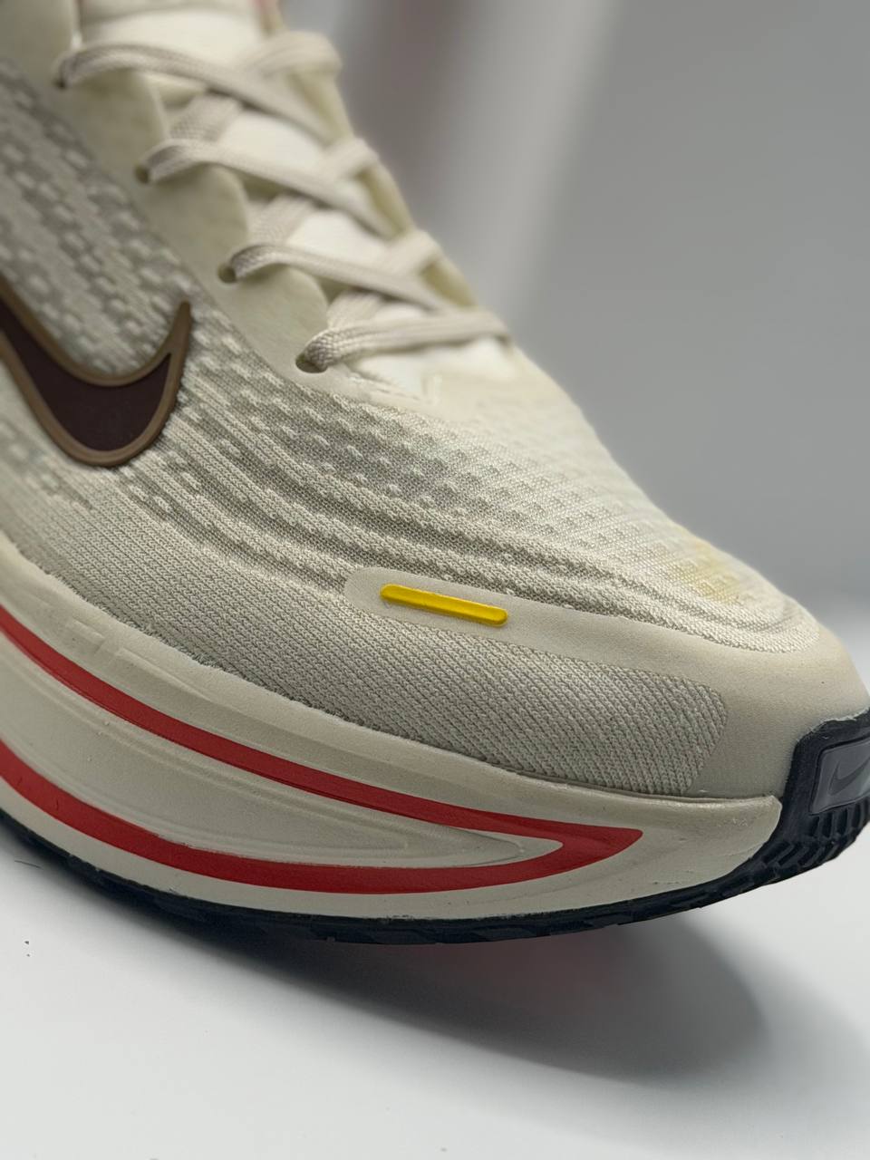Nike ZoomX Vomero 18 Plus | Blanco-Rosa