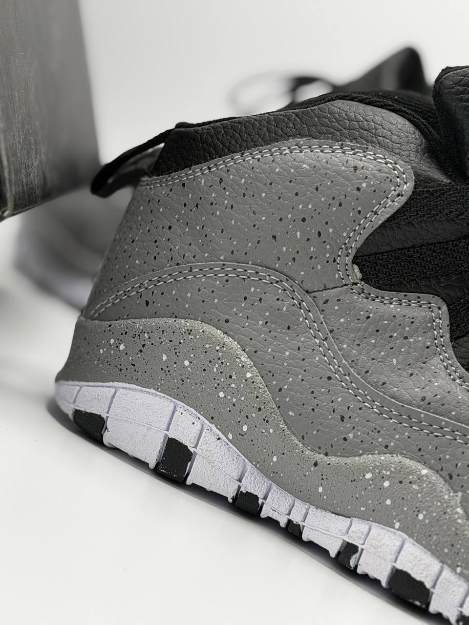 Air Jordan 10 Retro "Light Smoke Grey / Cement" | Gris-Negro