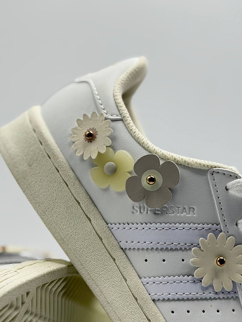 Adidas Súperstar “ Flowers” | Blanco