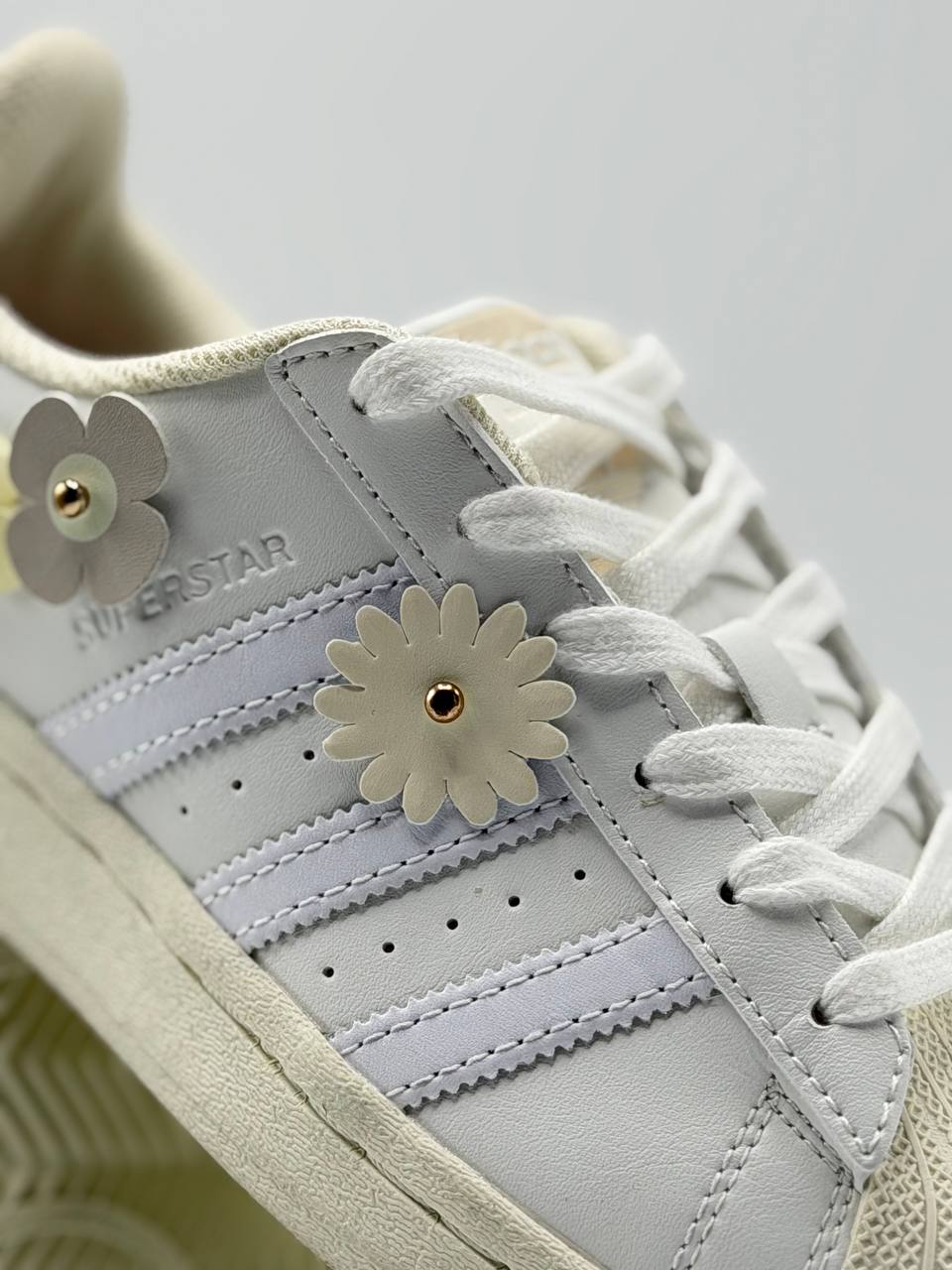 Adidas Súperstar “ Flowers” | Blanco