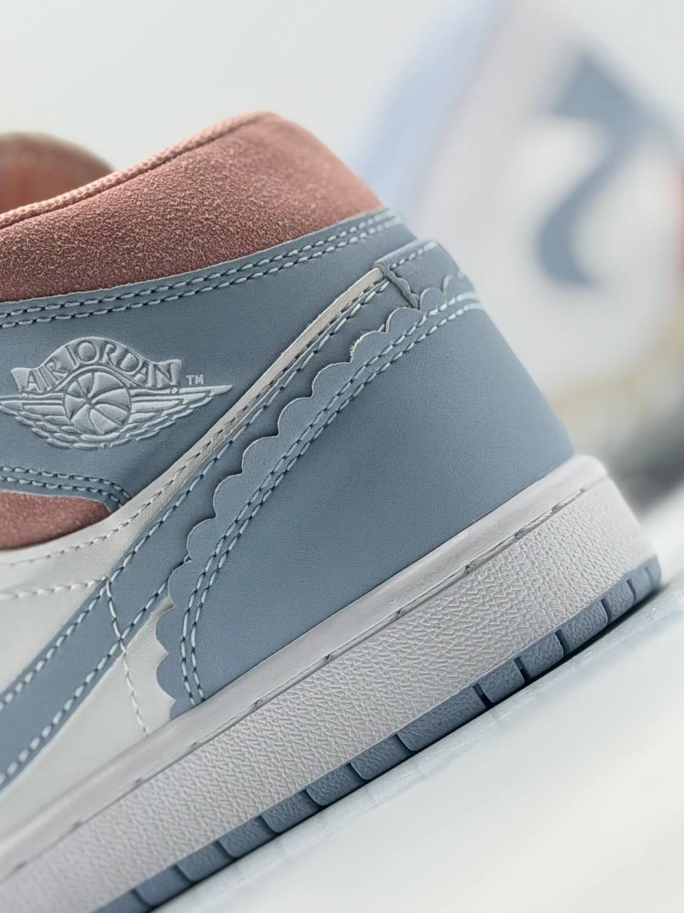 Air Jordan 1 Mid Pastel | Blanco-Rosa-Azul
